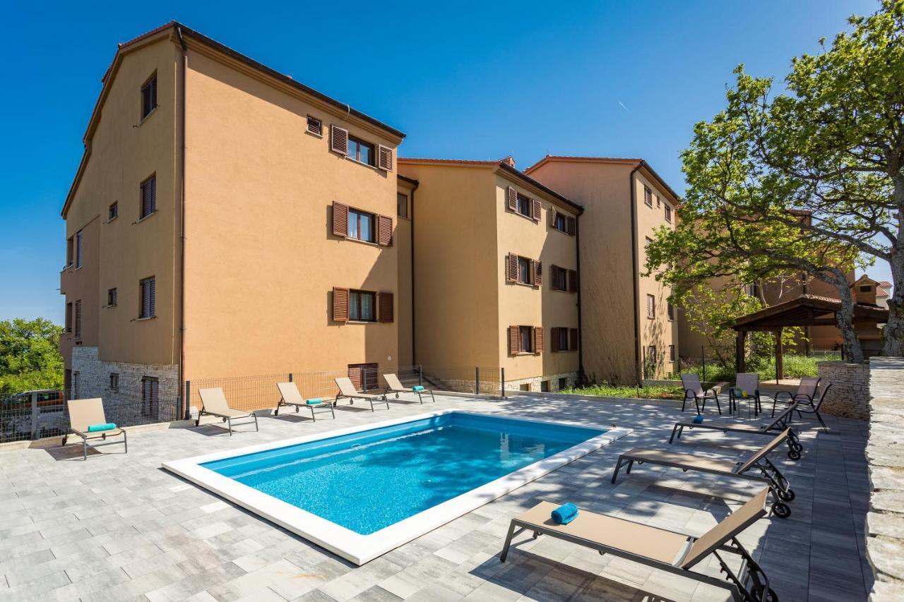 Apartments Cesare With Shared Pool Ližnjan Dış mekan fotoğraf