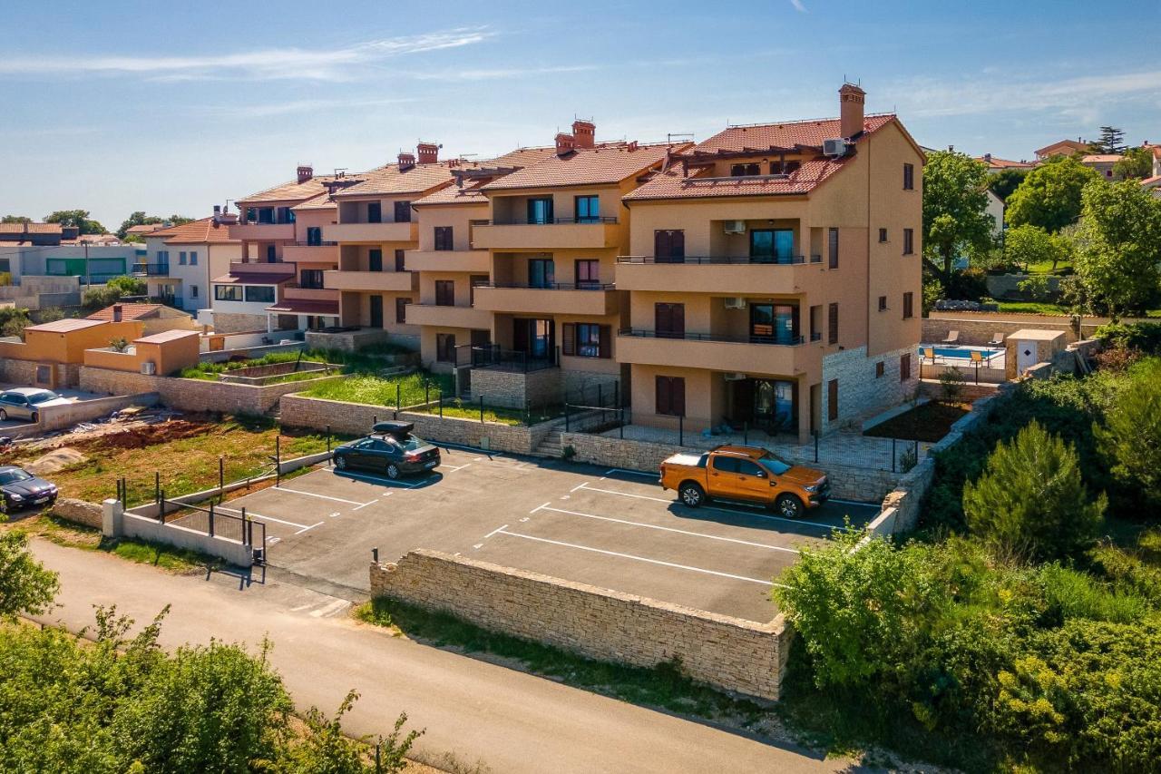 Apartments Cesare With Shared Pool Ližnjan Dış mekan fotoğraf