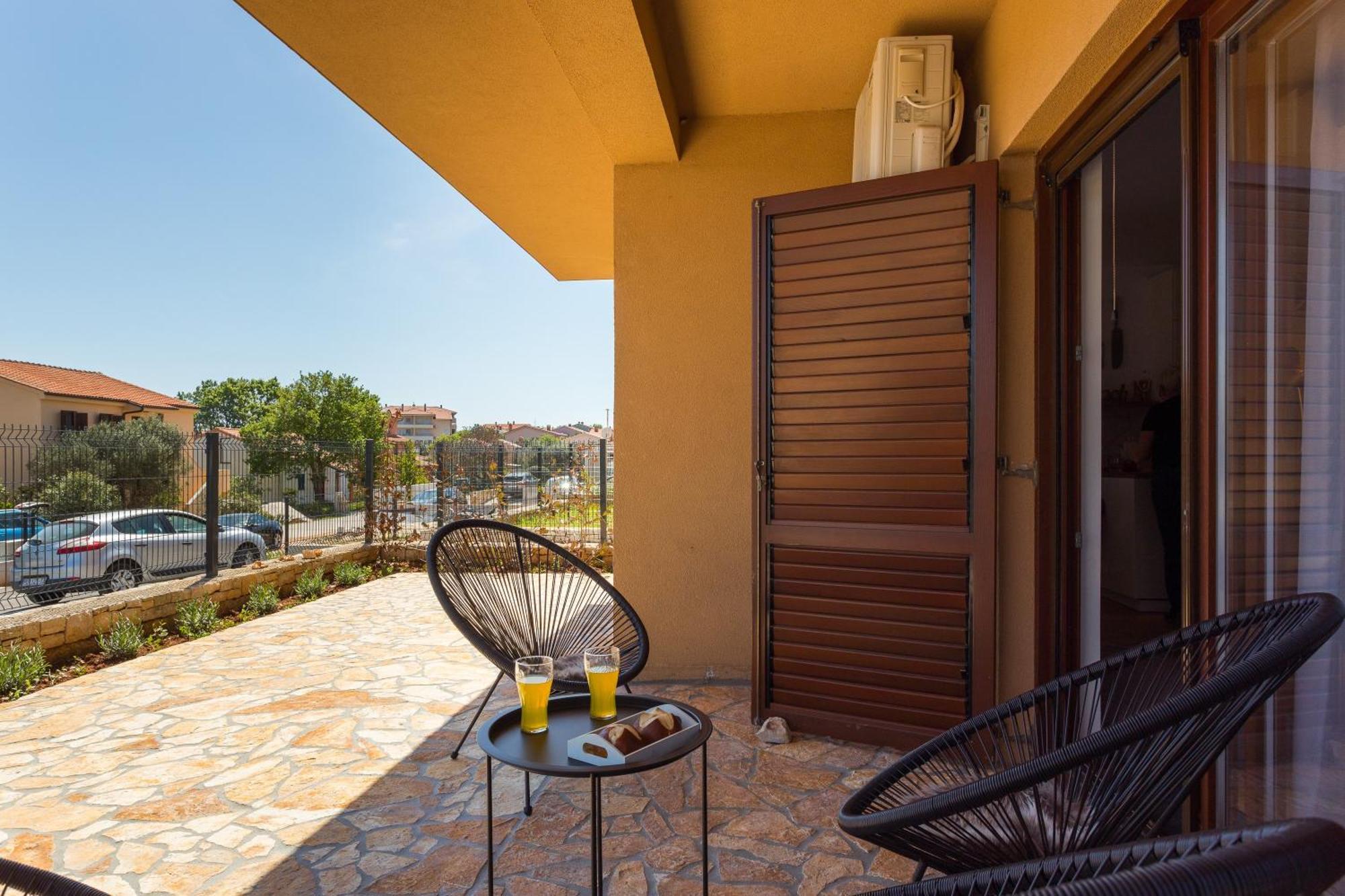Apartments Cesare With Shared Pool Ližnjan Oda fotoğraf