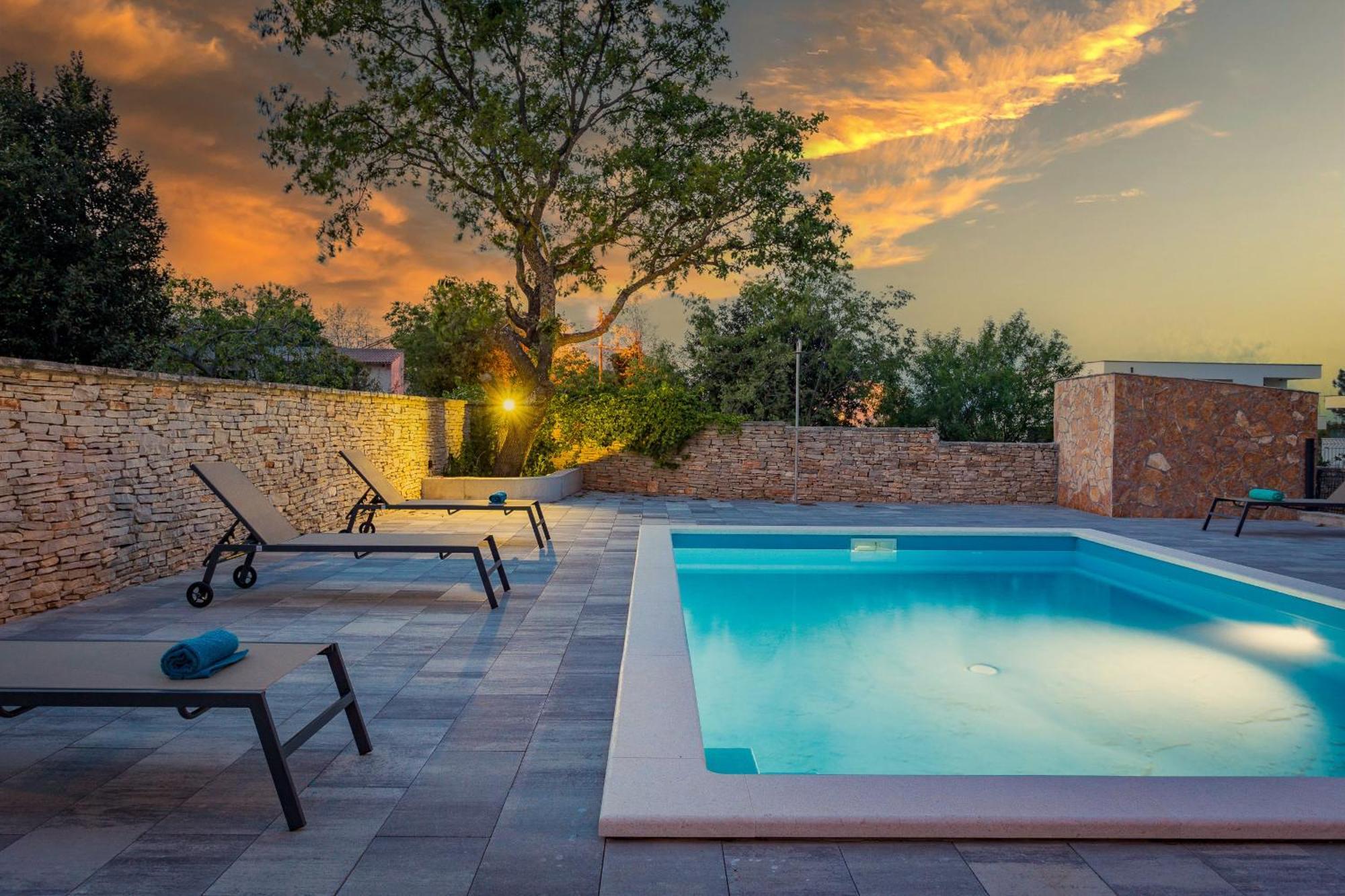 Apartments Cesare With Shared Pool Ližnjan Dış mekan fotoğraf