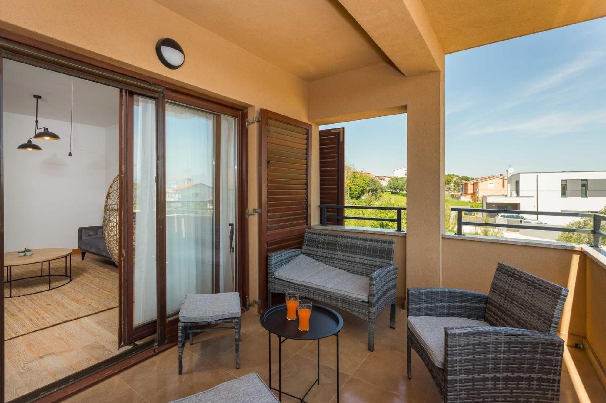 Apartments Cesare With Shared Pool Ližnjan Dış mekan fotoğraf