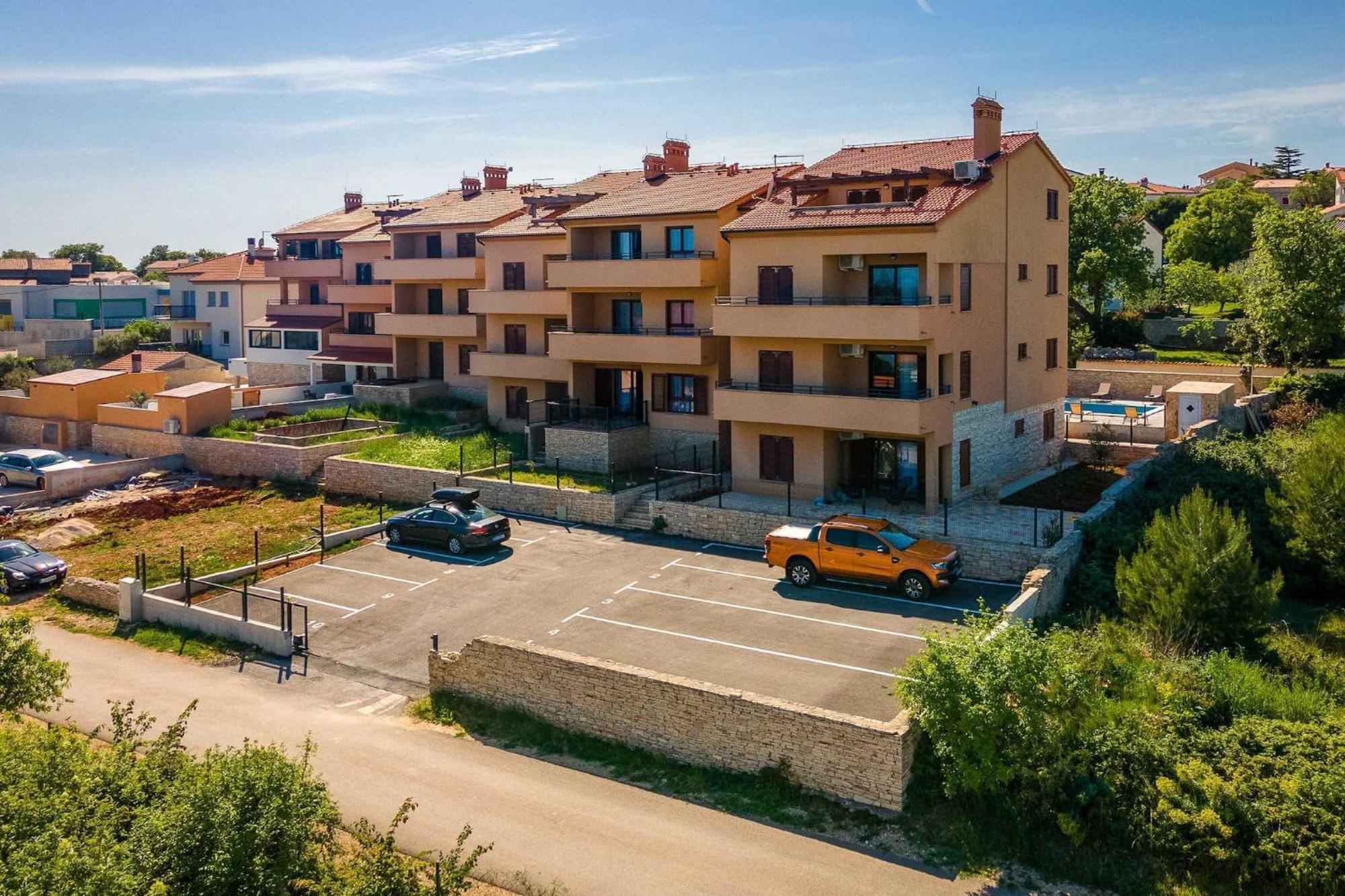 Apartments Cesare With Shared Pool Ližnjan Dış mekan fotoğraf